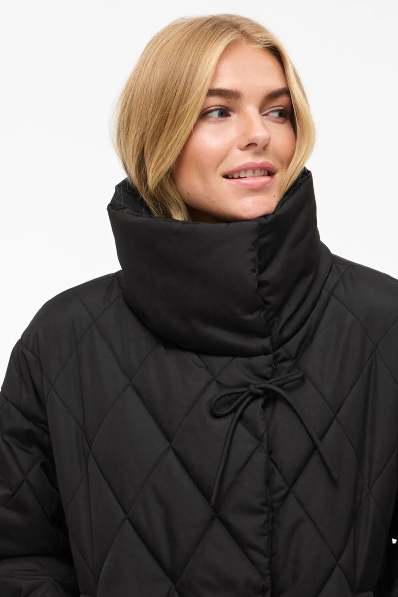 Abrigo acolchado cuello chimenea