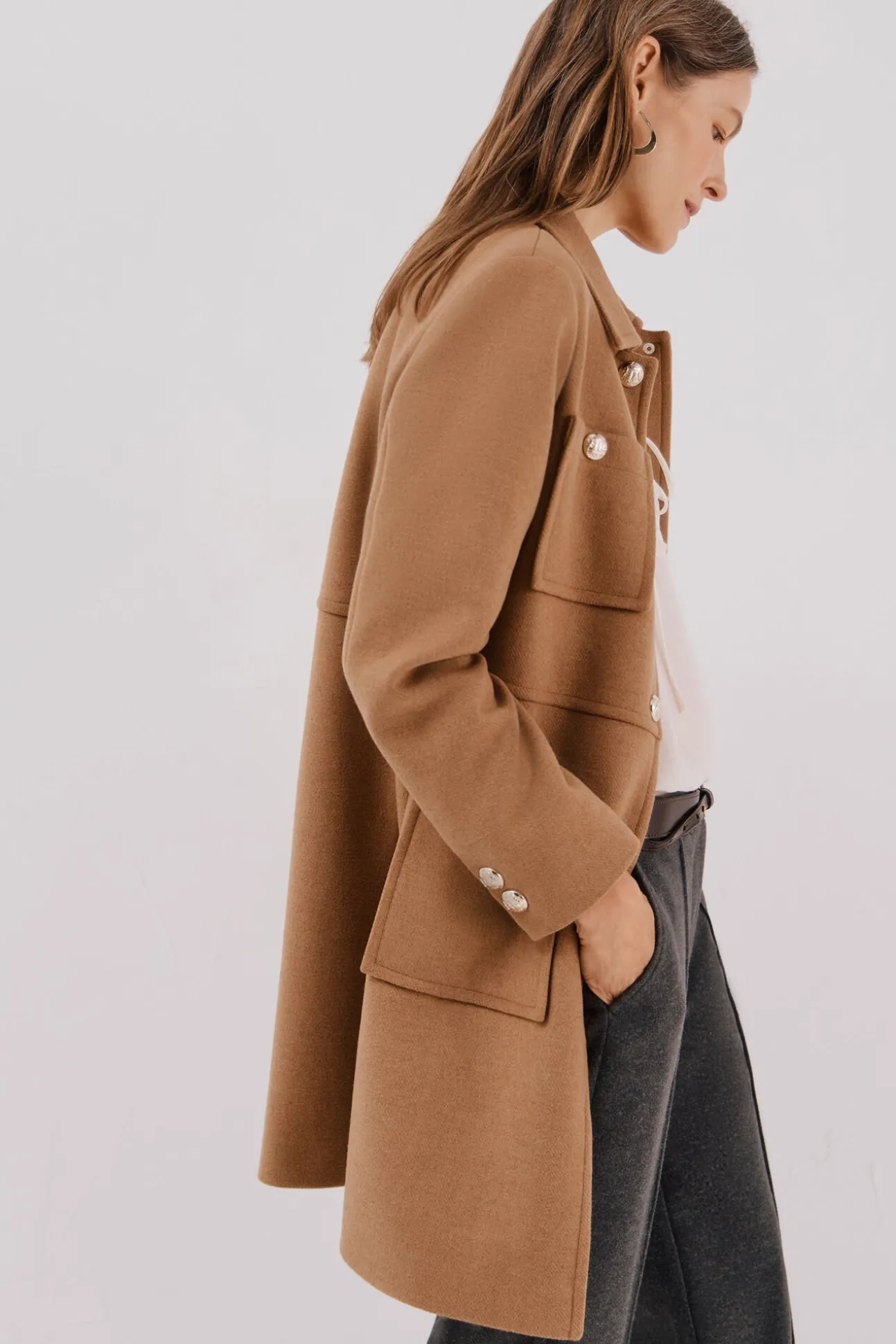 Abrigo botones dorados