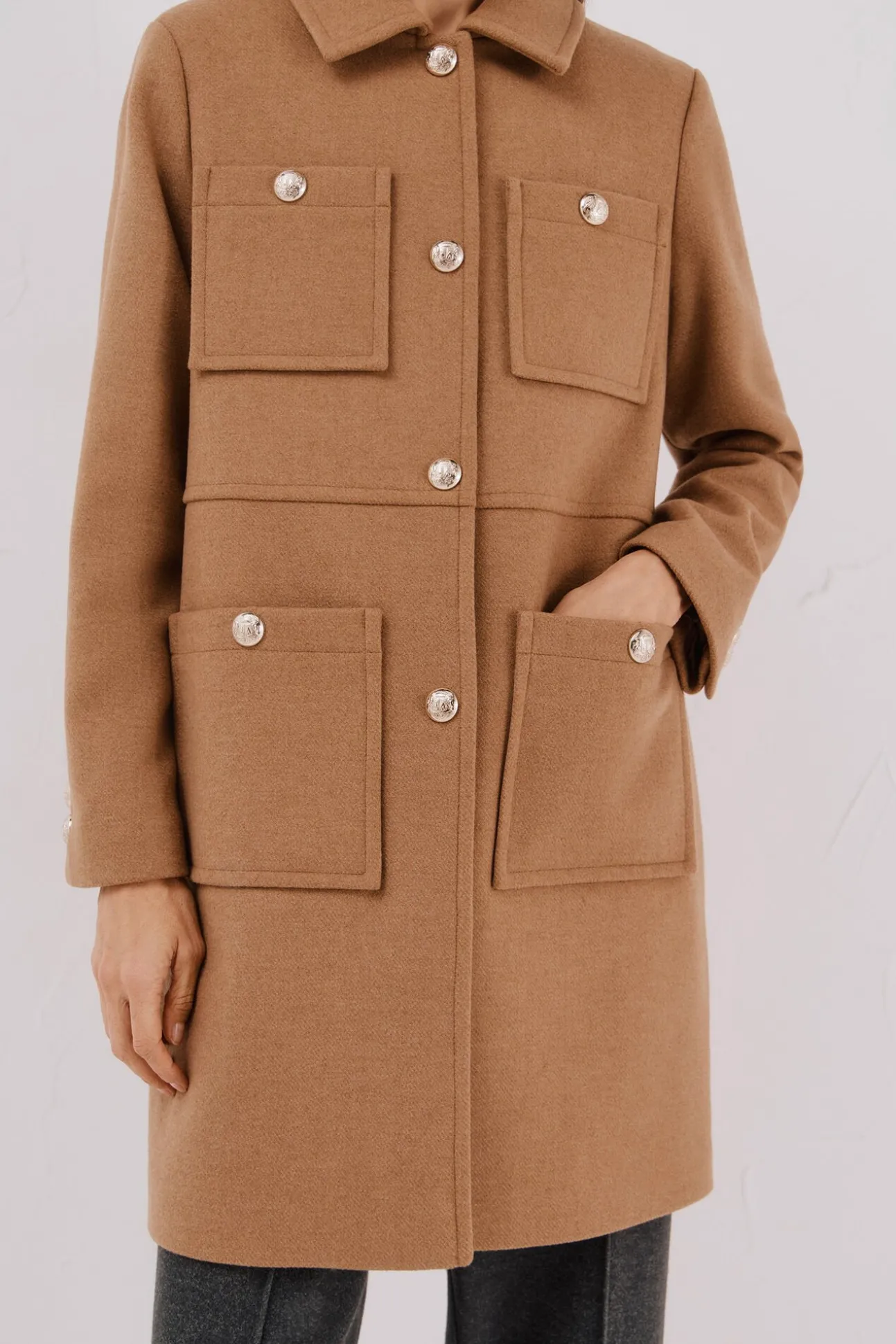 Abrigo botones dorados