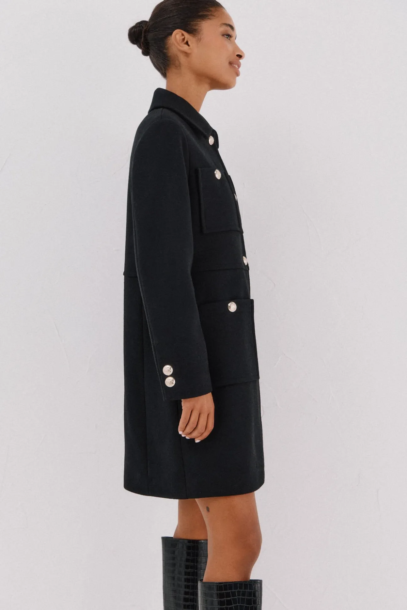 Abrigo botones dorados