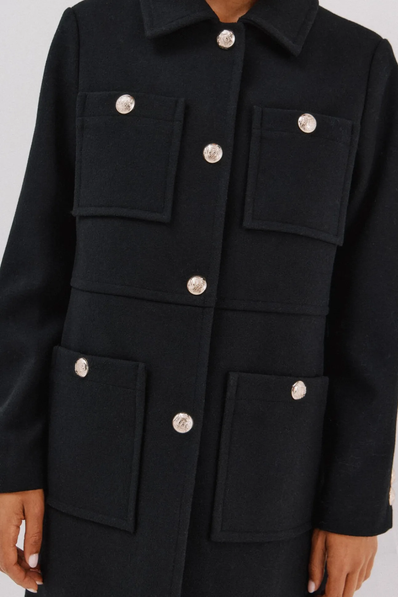Abrigo botones dorados