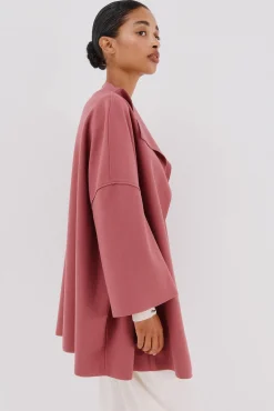 Abrigo capa con tejido ligero