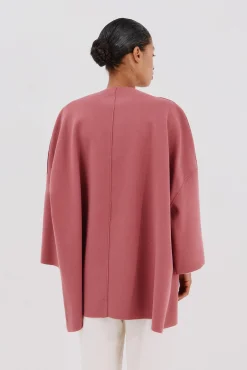 Abrigo capa con tejido ligero