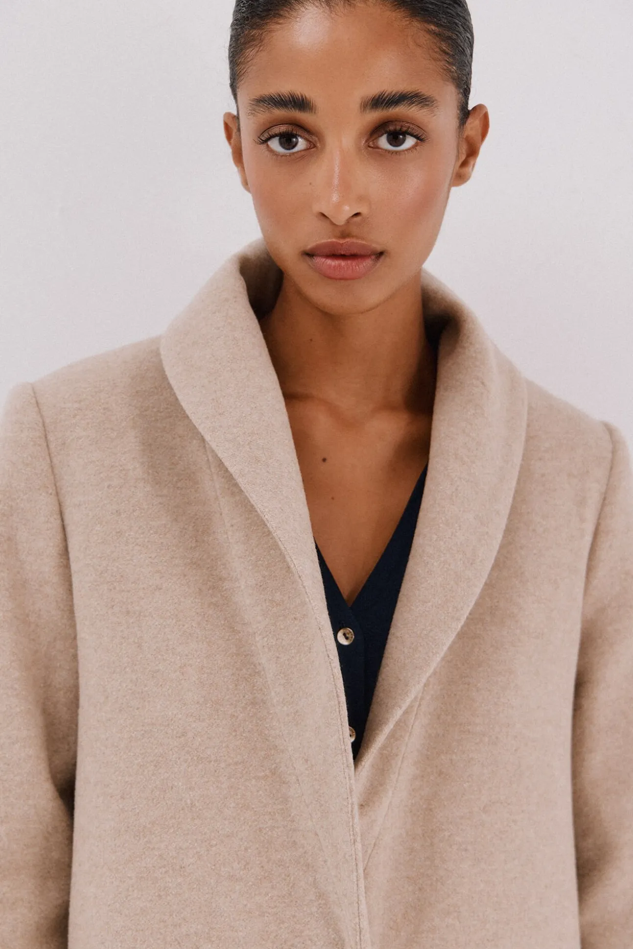 Abrigo con detalle efecto pelo