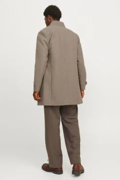 Abrigo corto de lana con cuello alto