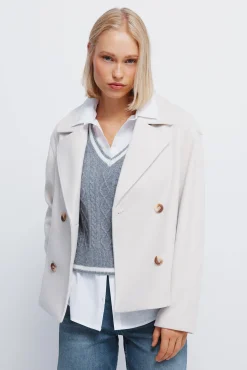 Abrigo corto doble botonadura