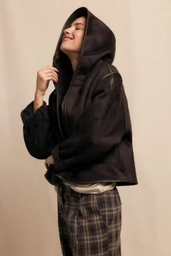 Abrigo corto efecto doble faz capucha