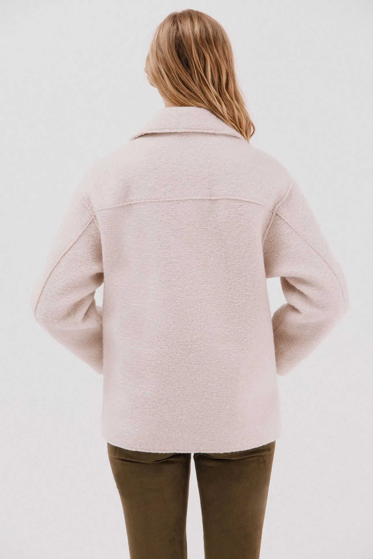 Abrigo corto silueta biker