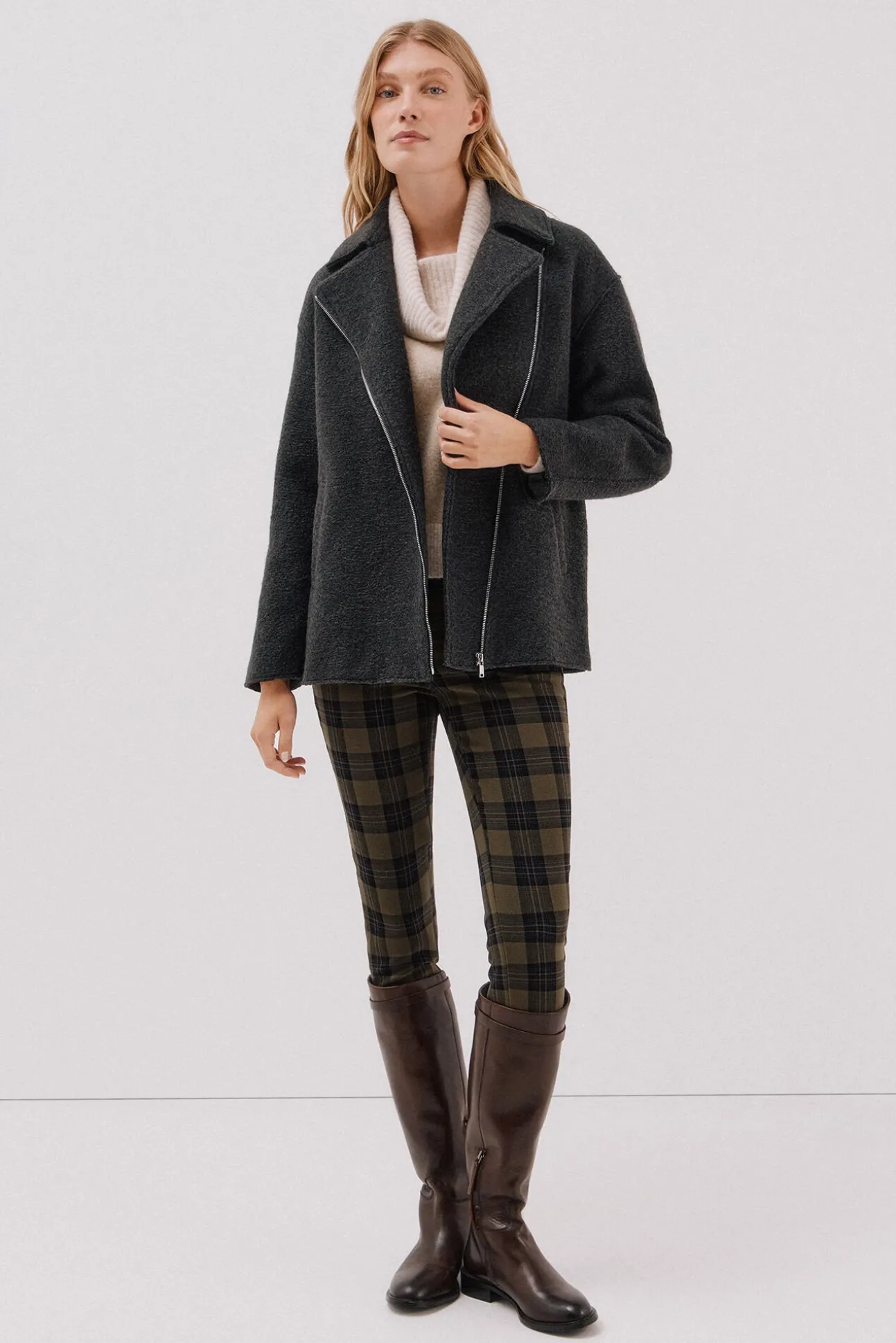 Abrigo corto silueta biker