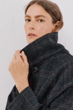 Abrigo corto tejido cuadros