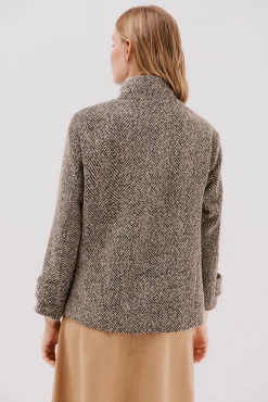 Abrigo corto tejido estructura