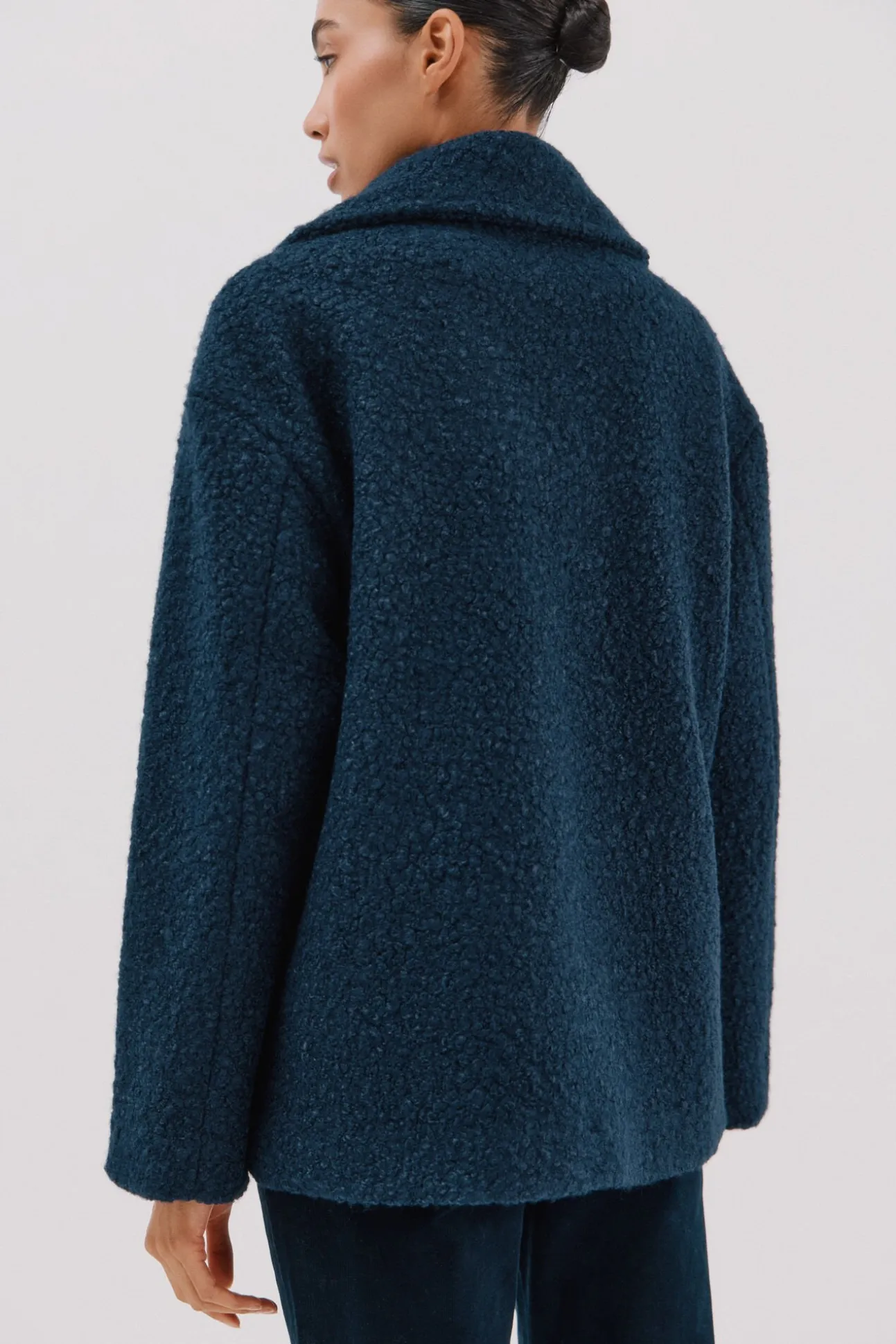 Abrigo corto tejido suave