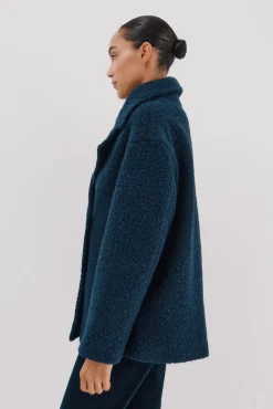 Abrigo corto tejido suave