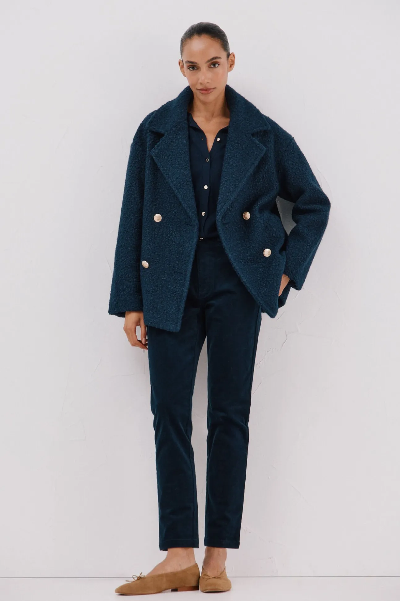 Abrigo corto tejido suave