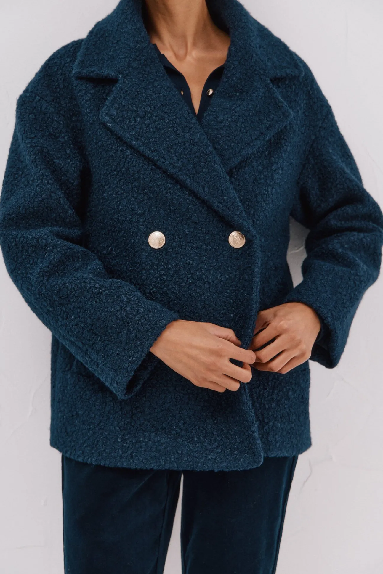 Abrigo corto tejido suave