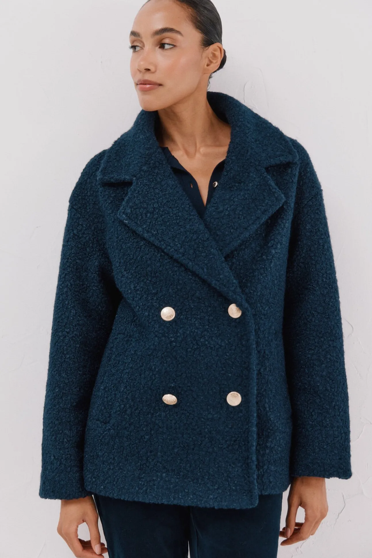 Abrigo corto tejido suave