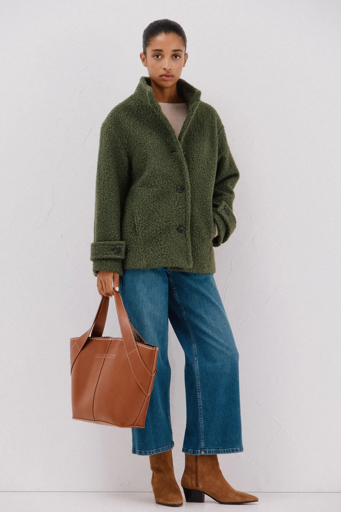 Abrigo corto tejido suave