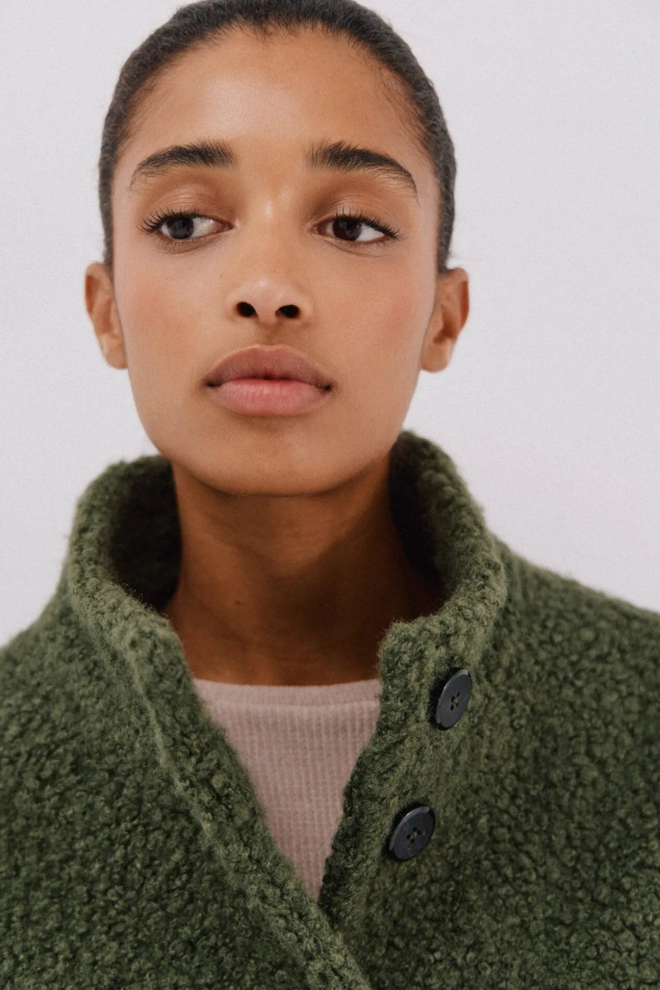 Abrigo corto tejido suave