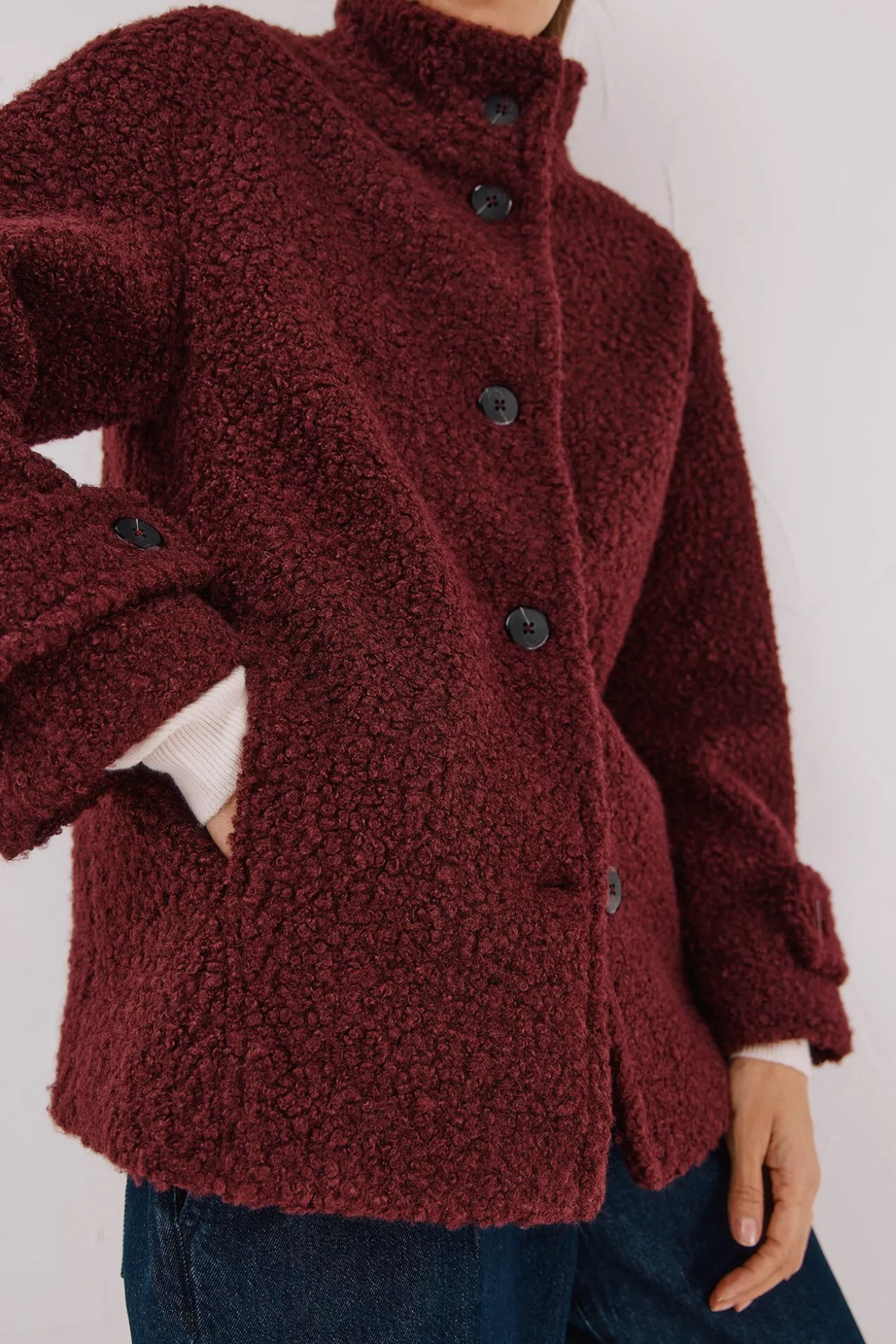 Abrigo corto tejido suave