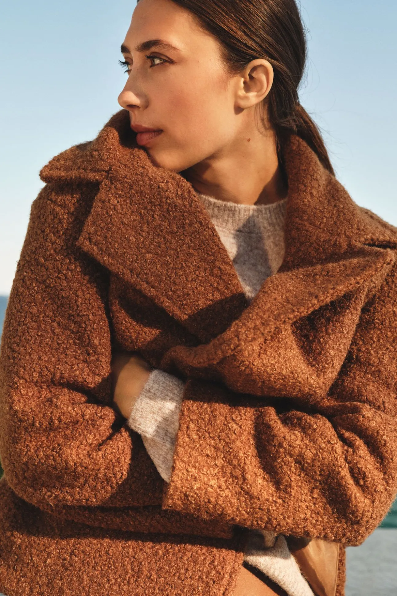 Abrigo corto tejido suave