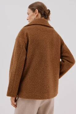 Abrigo corto tejido suave