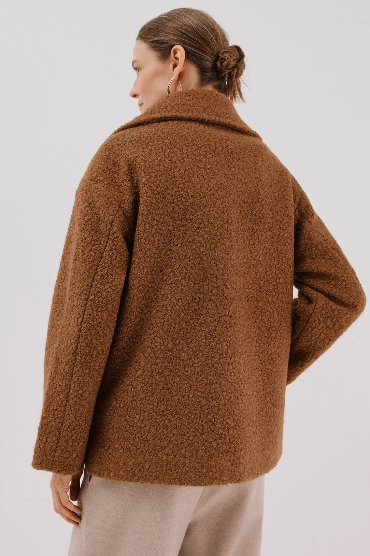 Abrigo corto tejido suave