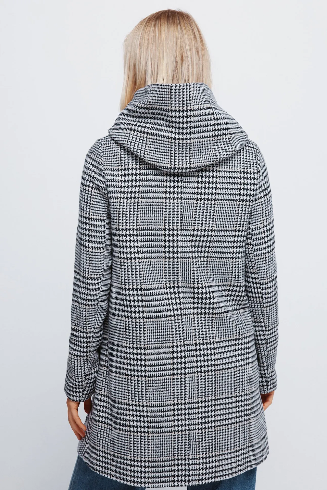 Abrigo cuadros botones capucha