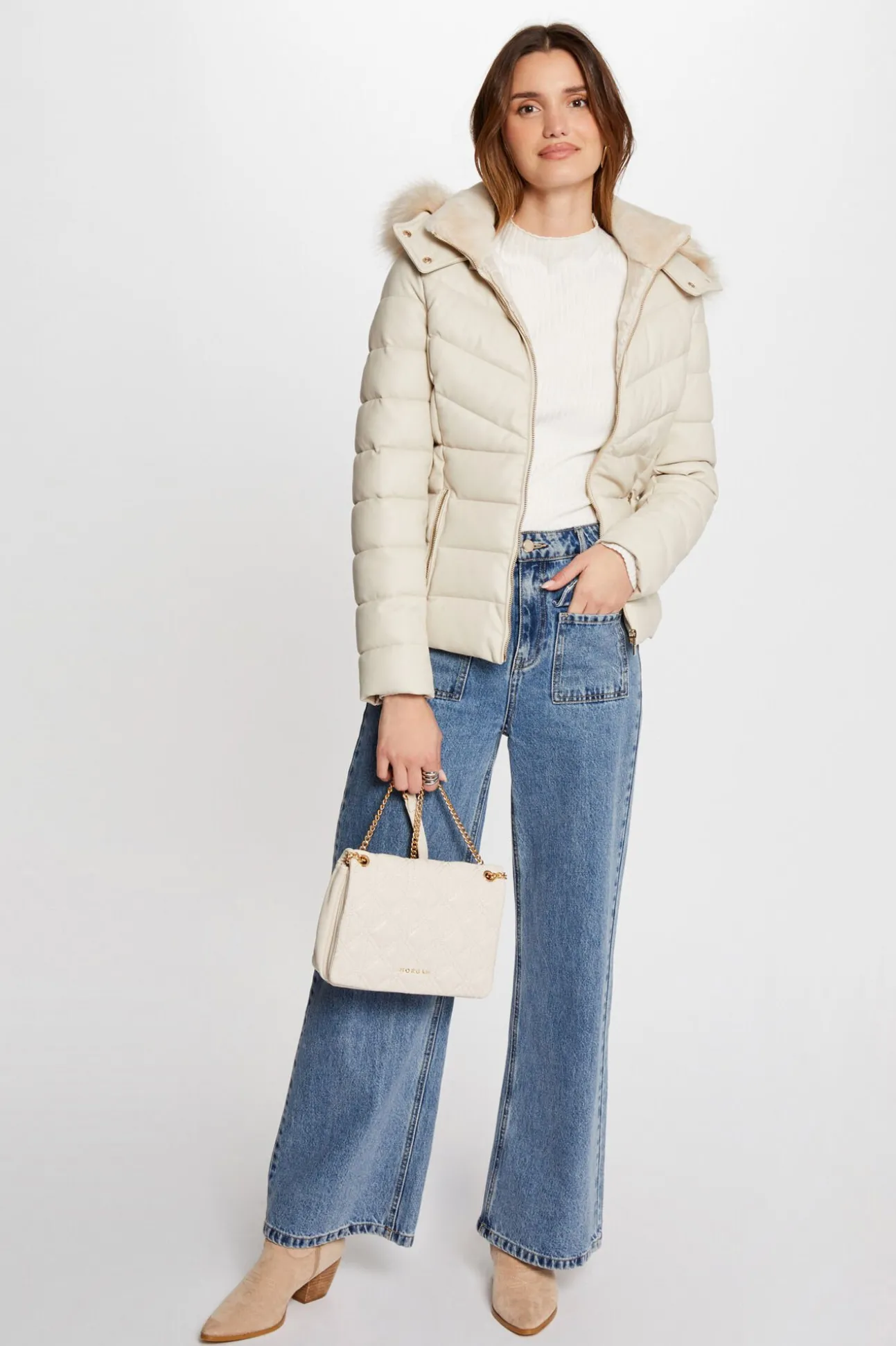 Abrigo cuero sintético capucha