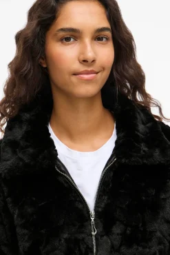 Abrigo efecto pelo con cremallera