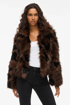 Abrigo efecto pelo con solapas