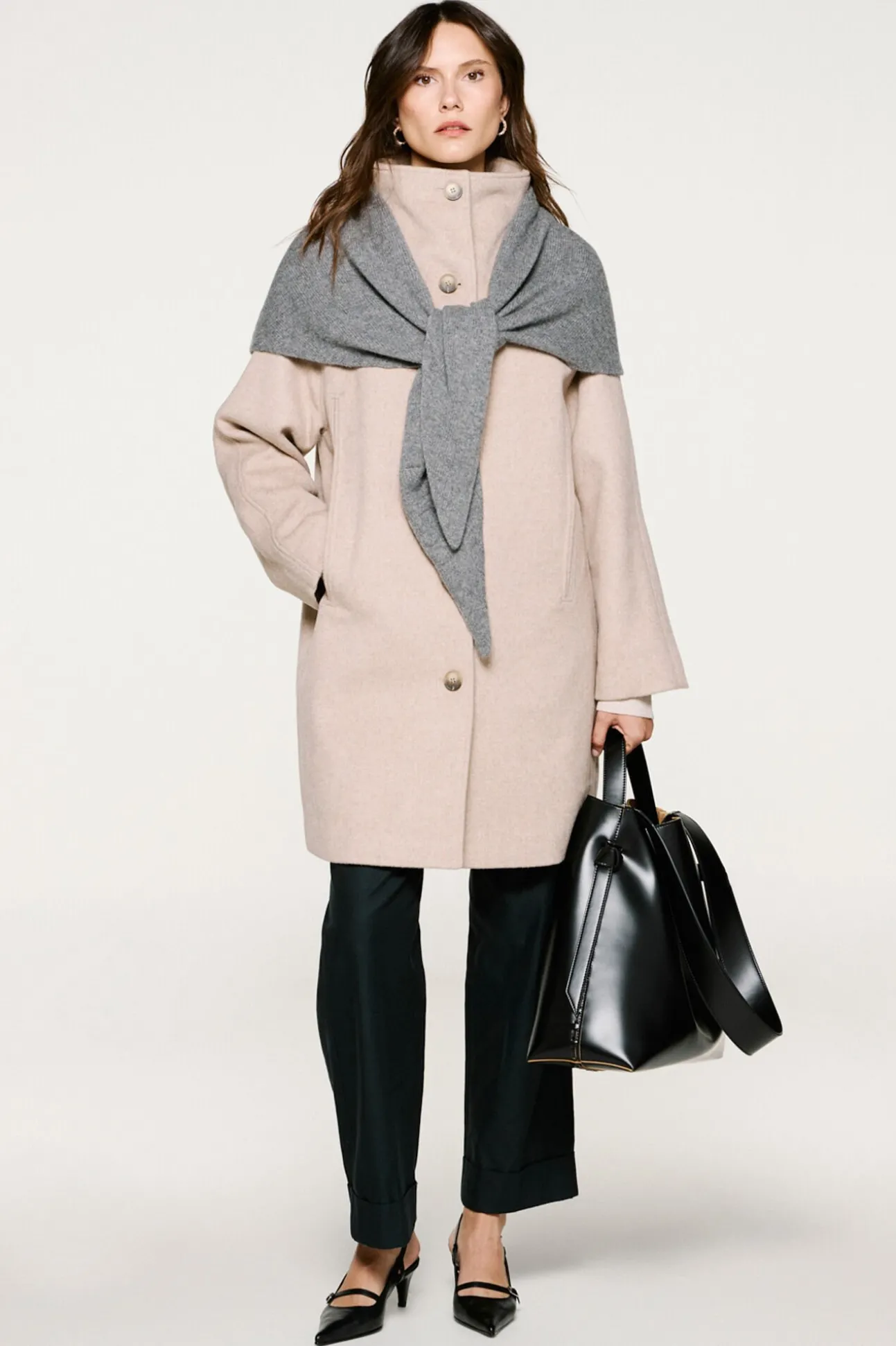 Abrigo lana cuello chimenea.