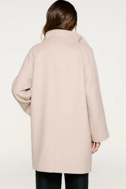 Abrigo lana cuello chimenea.