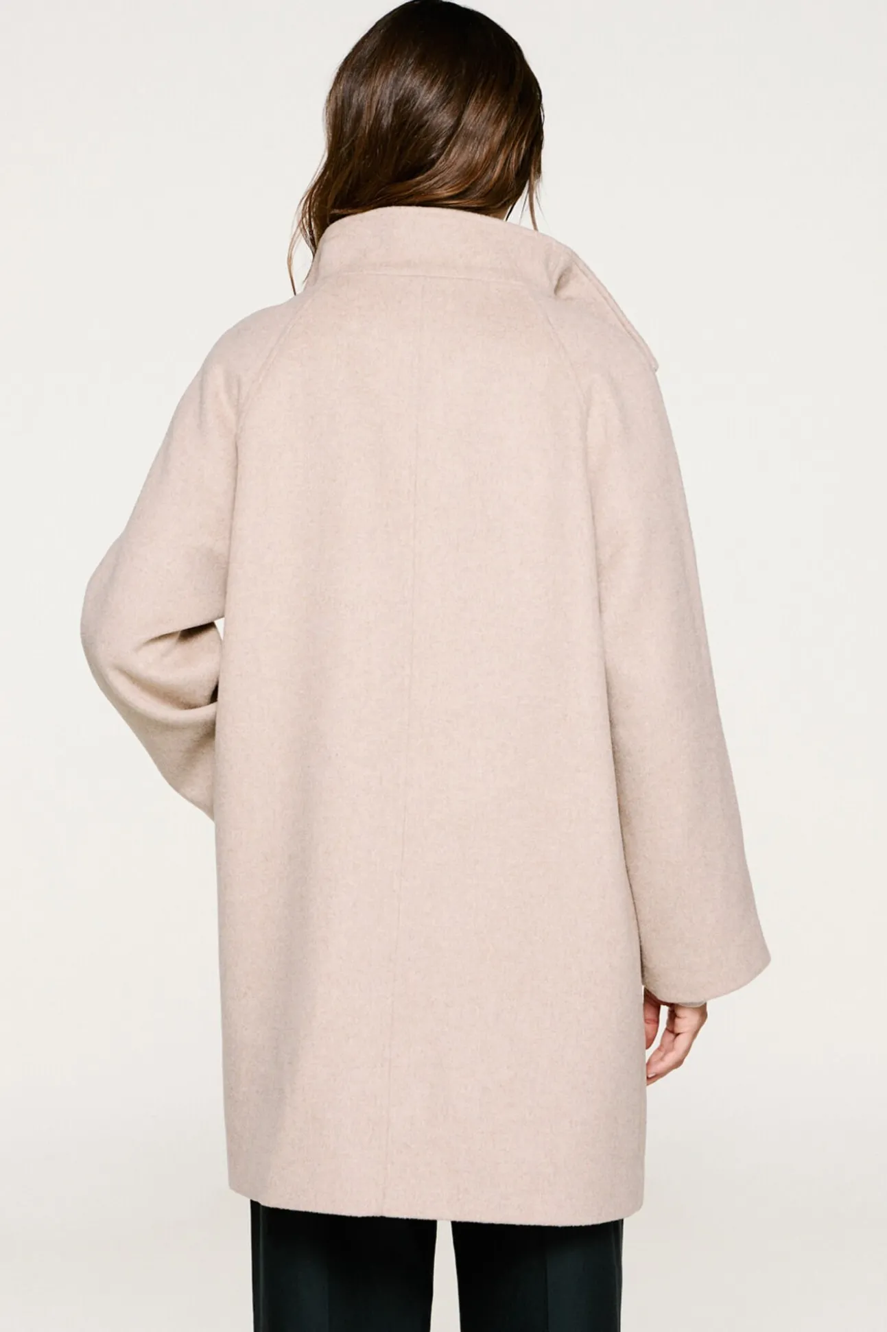 Abrigo lana cuello chimenea.