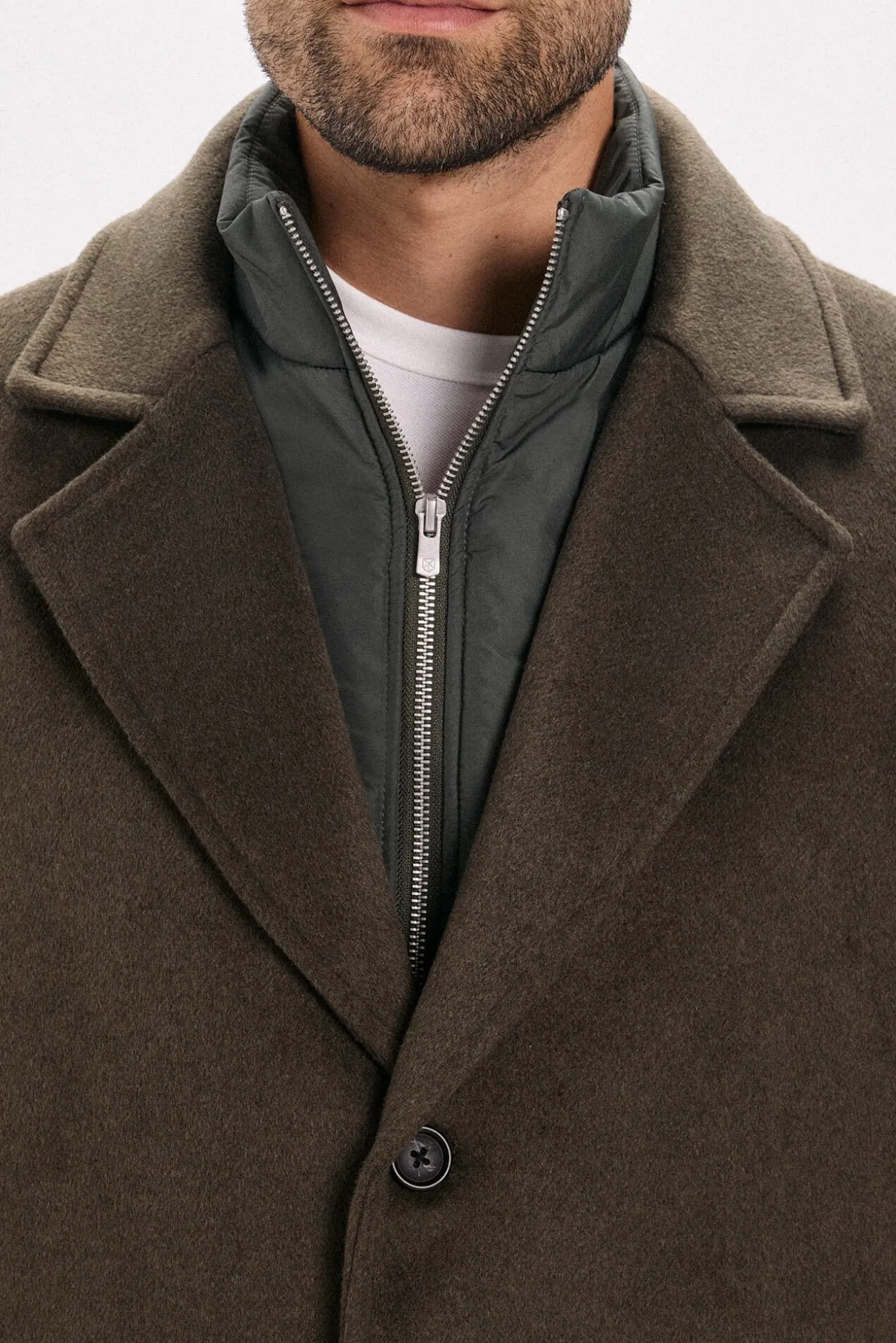 Abrigo largo con cierre combinado