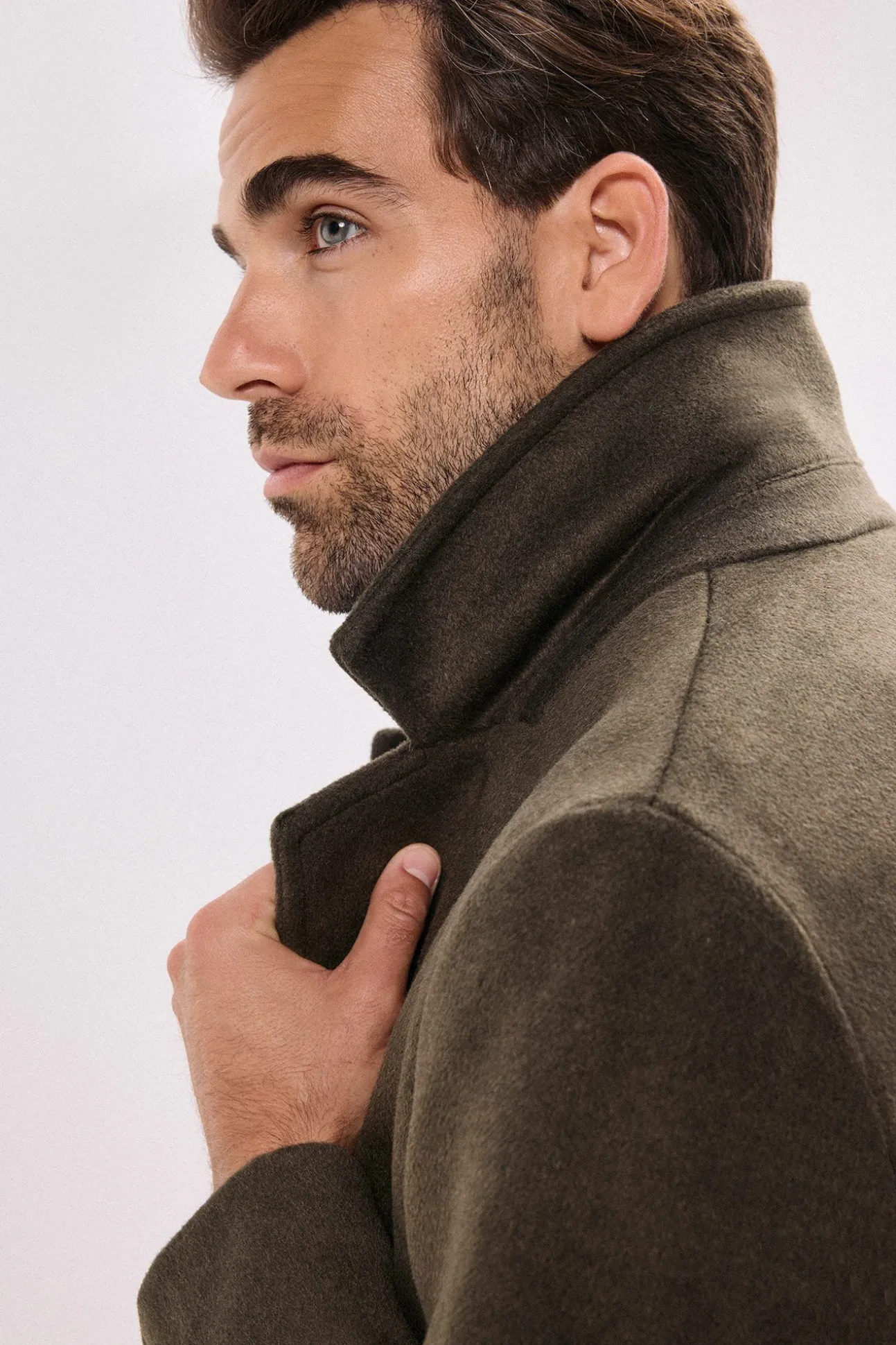 Abrigo largo con cierre combinado