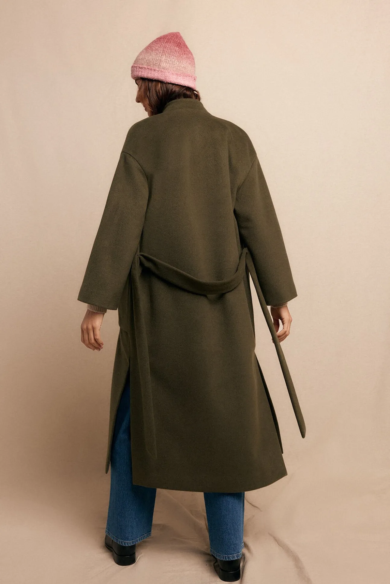 Abrigo largo con doble botonadura