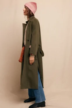 Abrigo largo con doble botonadura