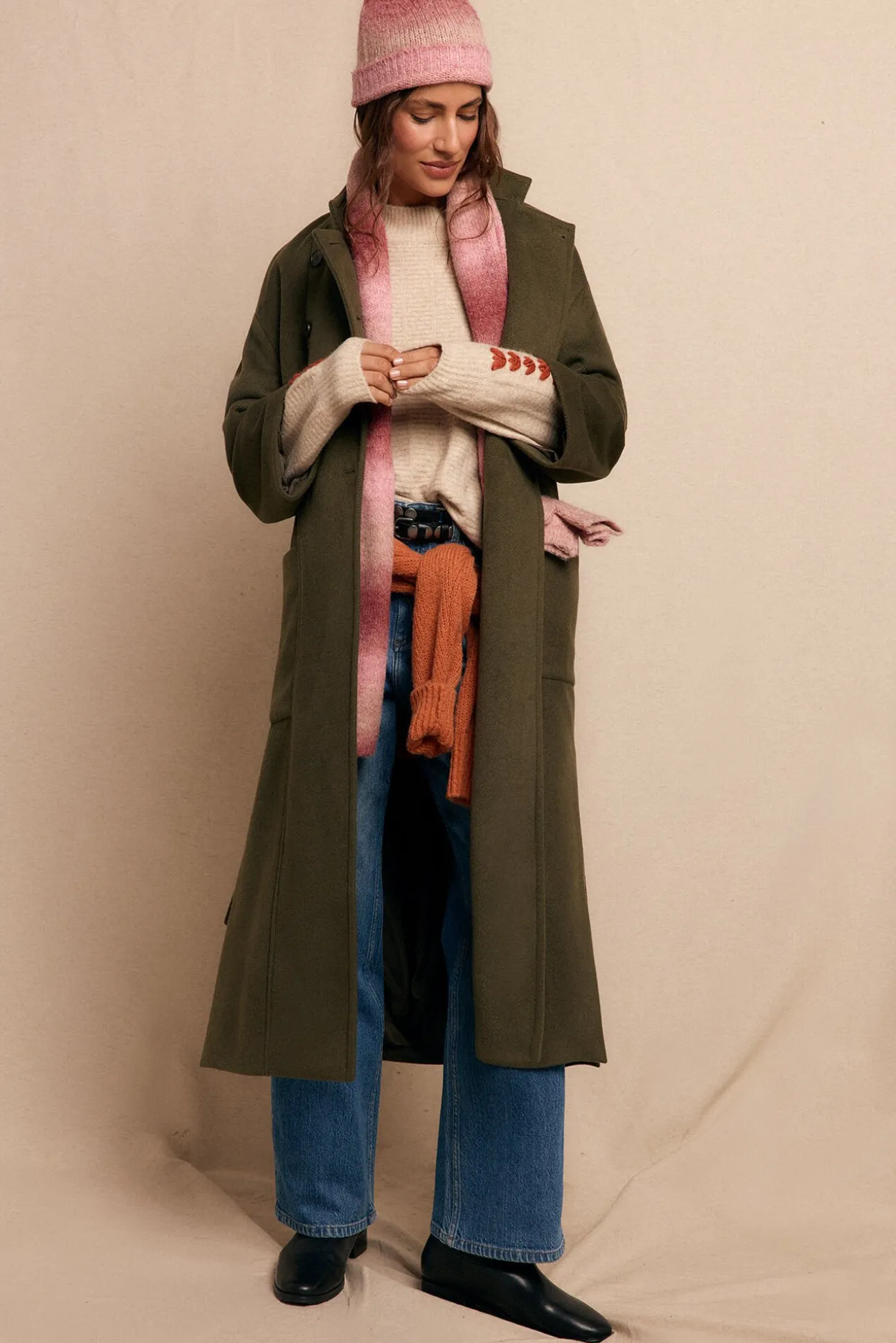 Abrigo largo con doble botonadura