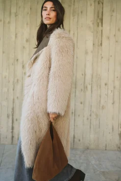 Abrigo largo efecto pelo reversible