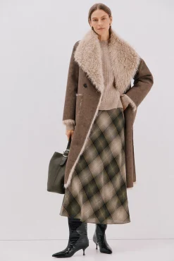 Abrigo largo efecto pelo reversible