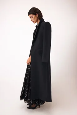 Abrigo negro contraste