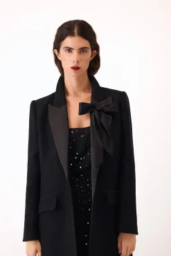 Abrigo negro contraste