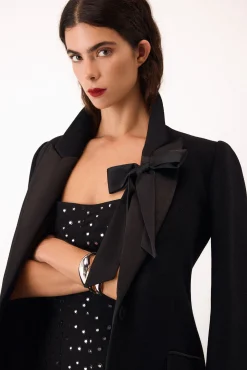 Abrigo negro contraste