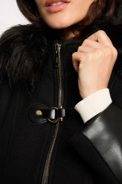 Abrigo recto con cremallera y capucha