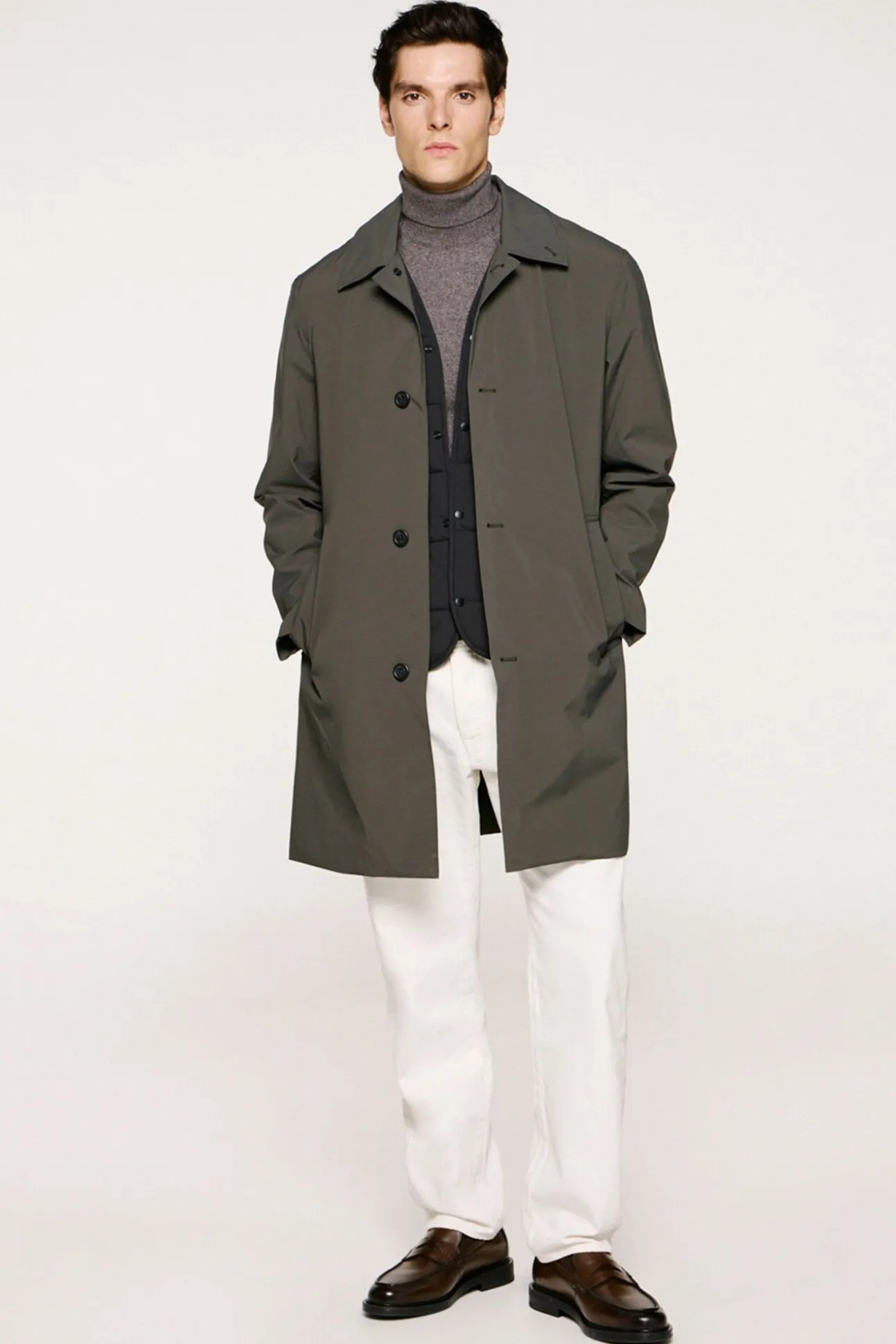 Abrigo técnico resistente al agua con chaleco desmontable