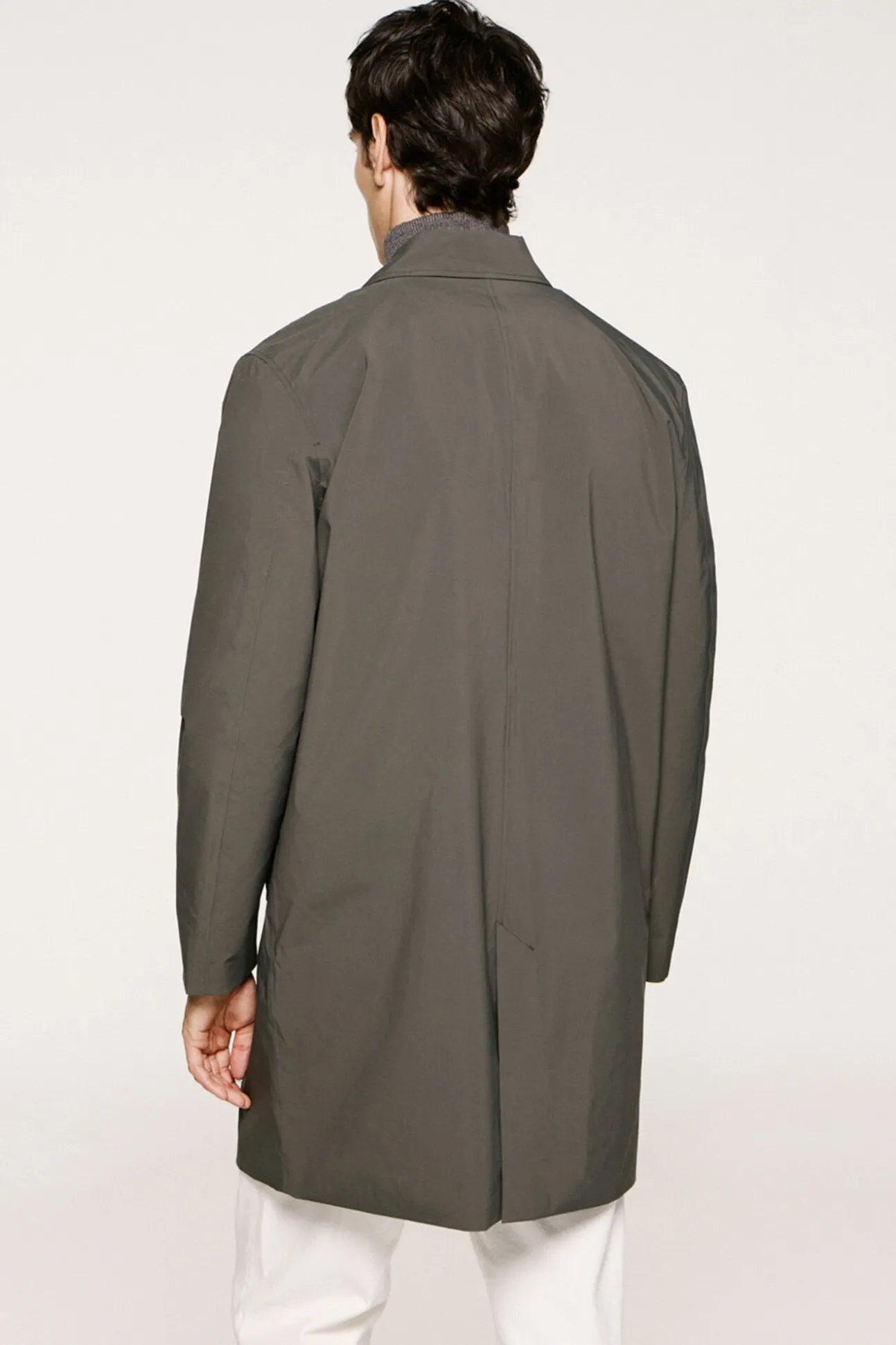 Abrigo técnico resistente al agua con chaleco desmontable