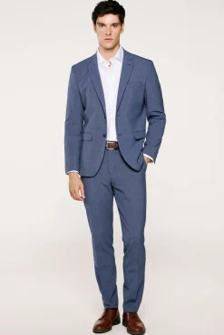 Americana Slim Fit confeccionada con materiales reciclados.