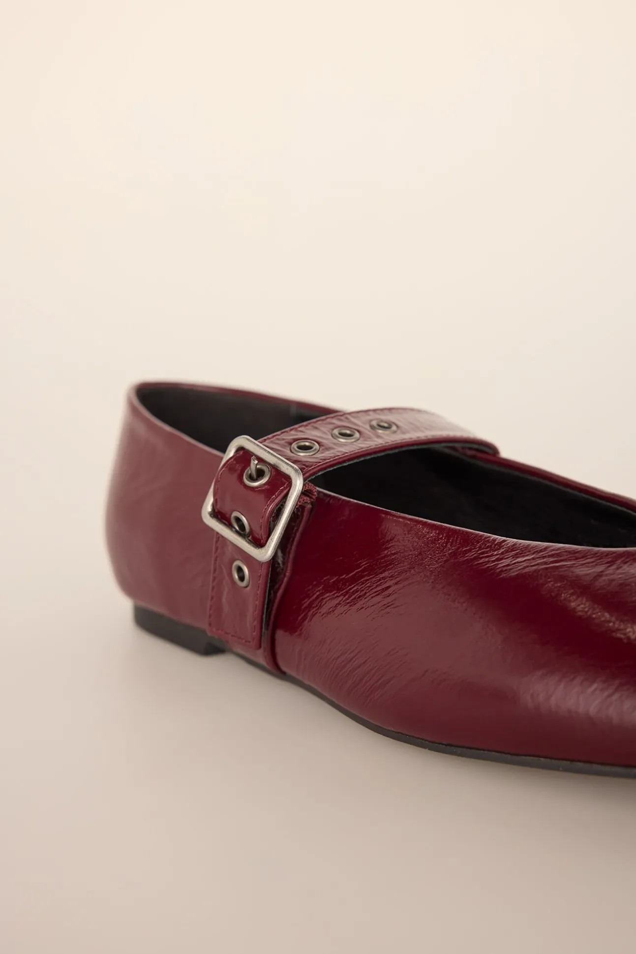 Bailarina de piel con arandelas