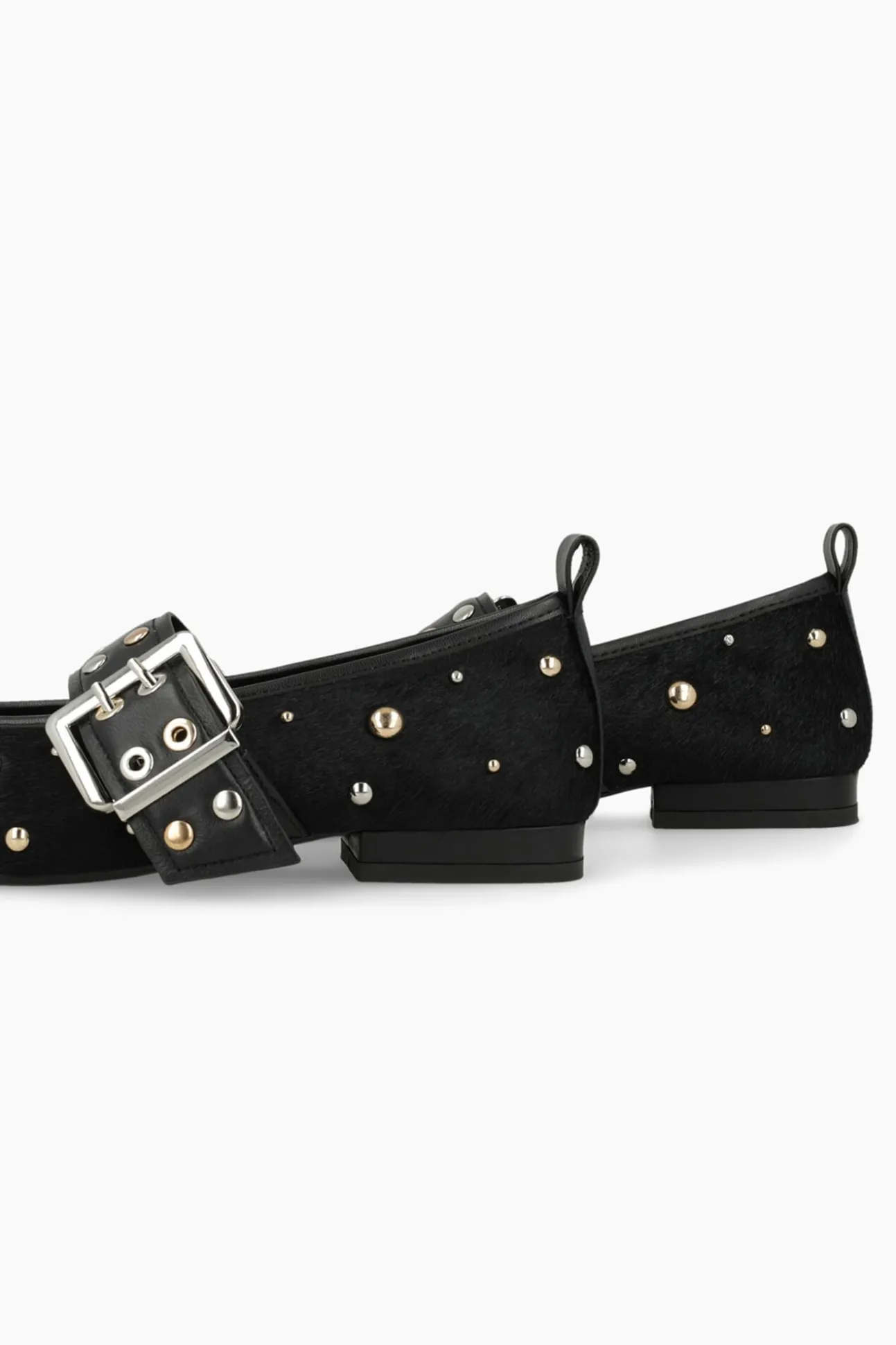 Bailarinas en piel con tachas