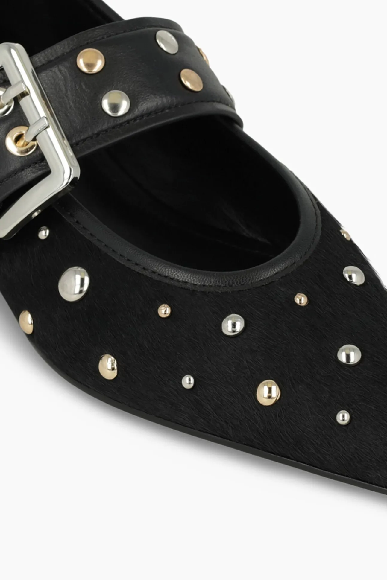 Bailarinas en piel con tachas